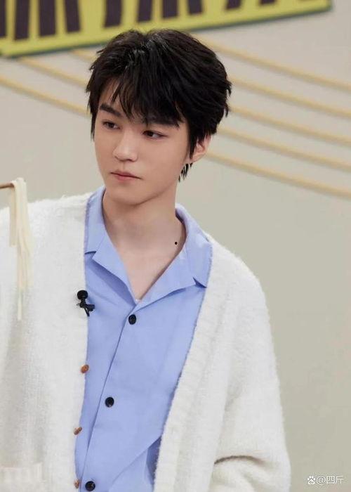 娱乐吃瓜男艺人,揭秘吃瓜男艺人背后的故事