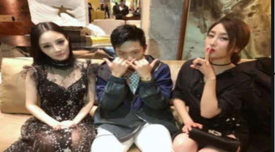 娱乐圈最热吃瓜,揭秘明星背后的惊人真相！